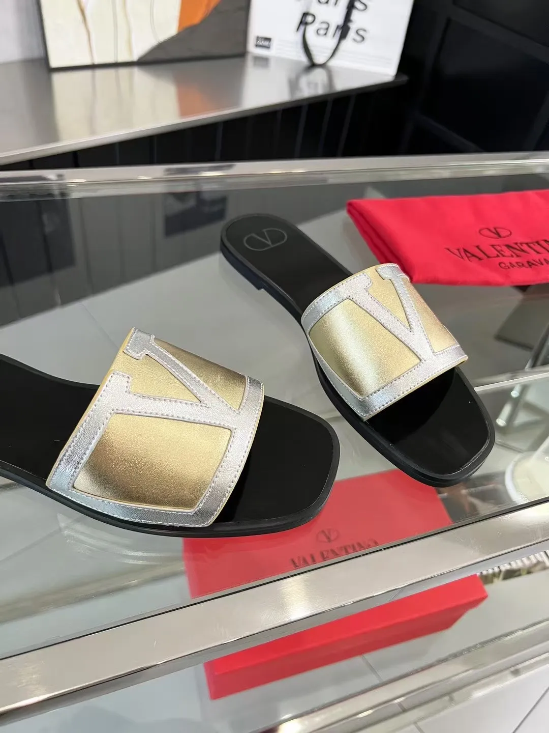👟👟Ex-factory price 340👟👟 Valentino, 25 new spring and summer Valentino color-blocked flat flops, sizes 35-43